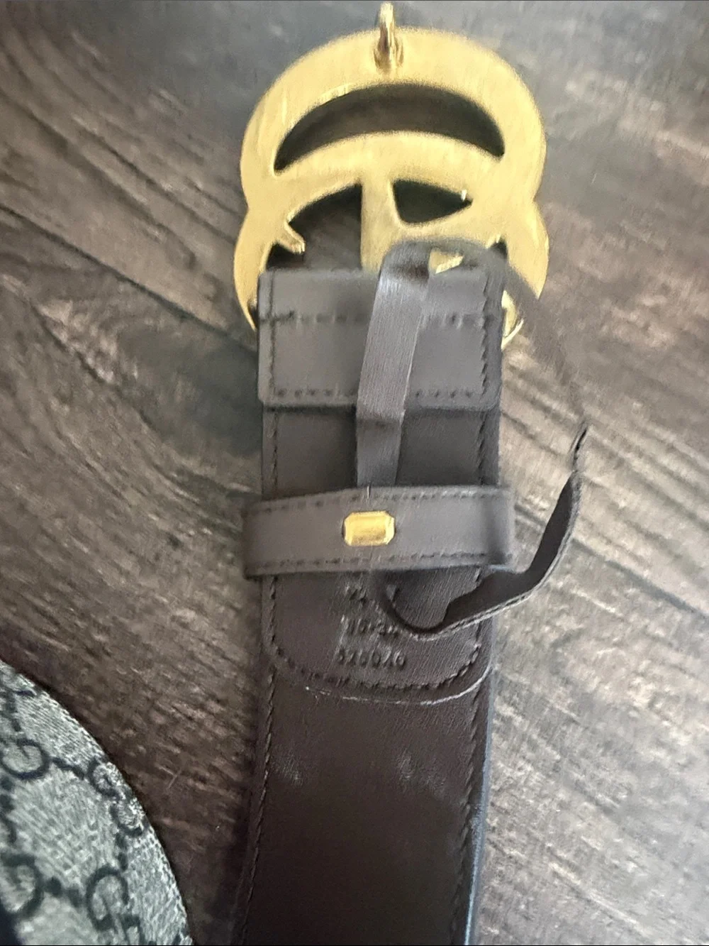 Gucci belt signature